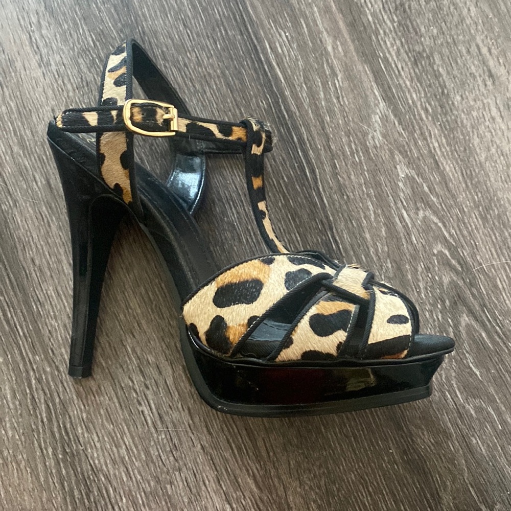 BCBG generation leopard heels